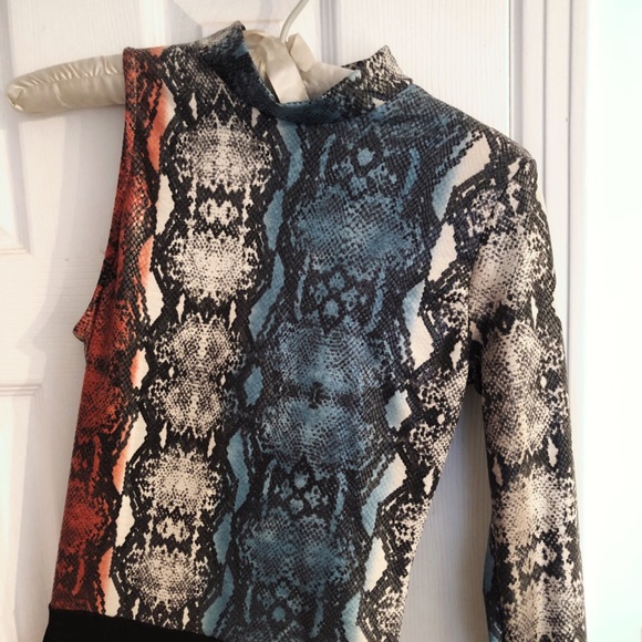 BRAND NEW Fashion Nova snakeskin bodysuit - Picture 2 of 4